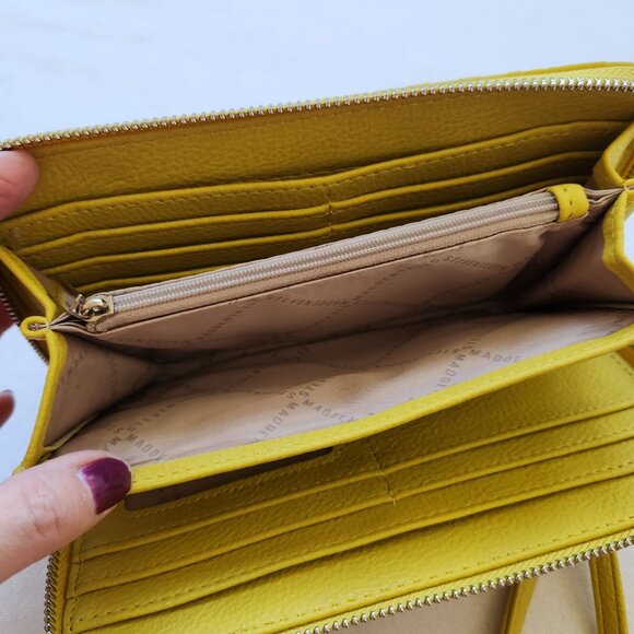 Steve Madden Yellow Embossed Logo Zip-Around Wallet Wristlet Bag Strap Fun - Picture 5 of 7